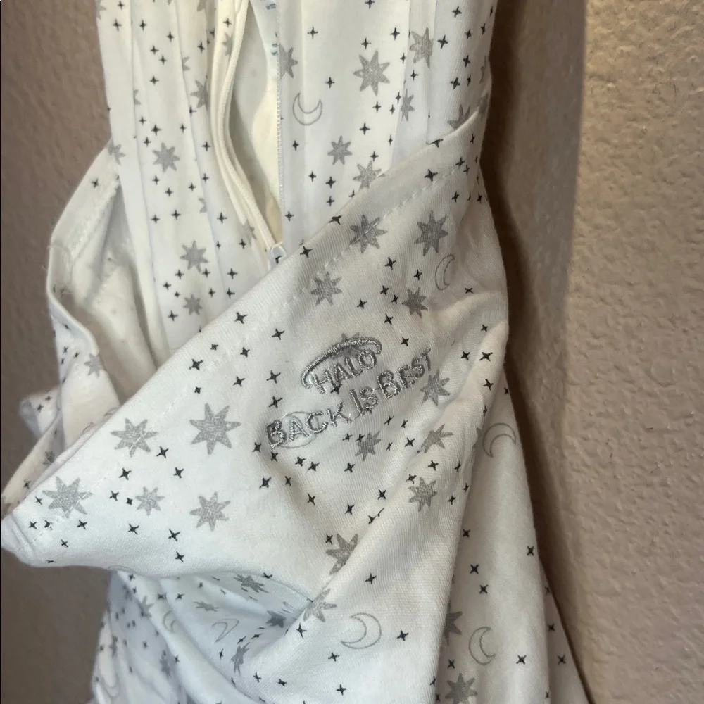 Halo SleepSack Swaddle Baby Stars Moon Pattern Size 0-3 Months